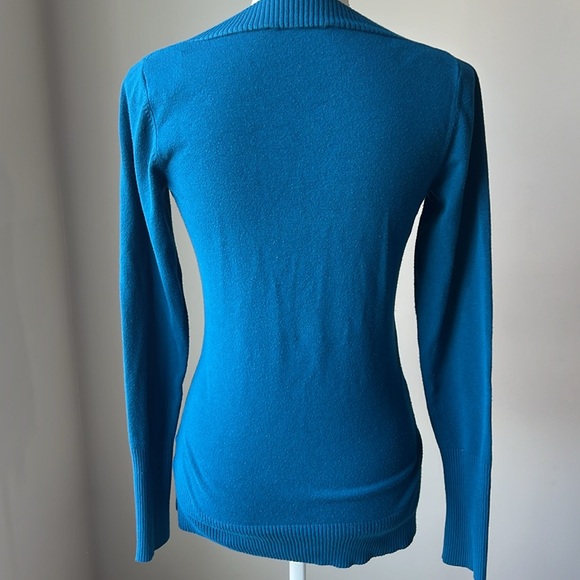 Smart Set V-Neck Sweater - Picture 6 of 11